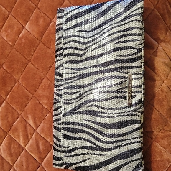 Purse - Picture 2 of 4